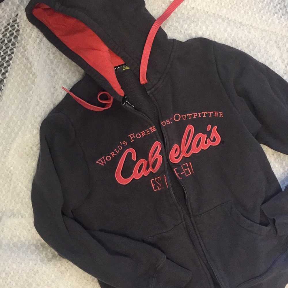 Cabela’s sweatshirt in excellent condition!